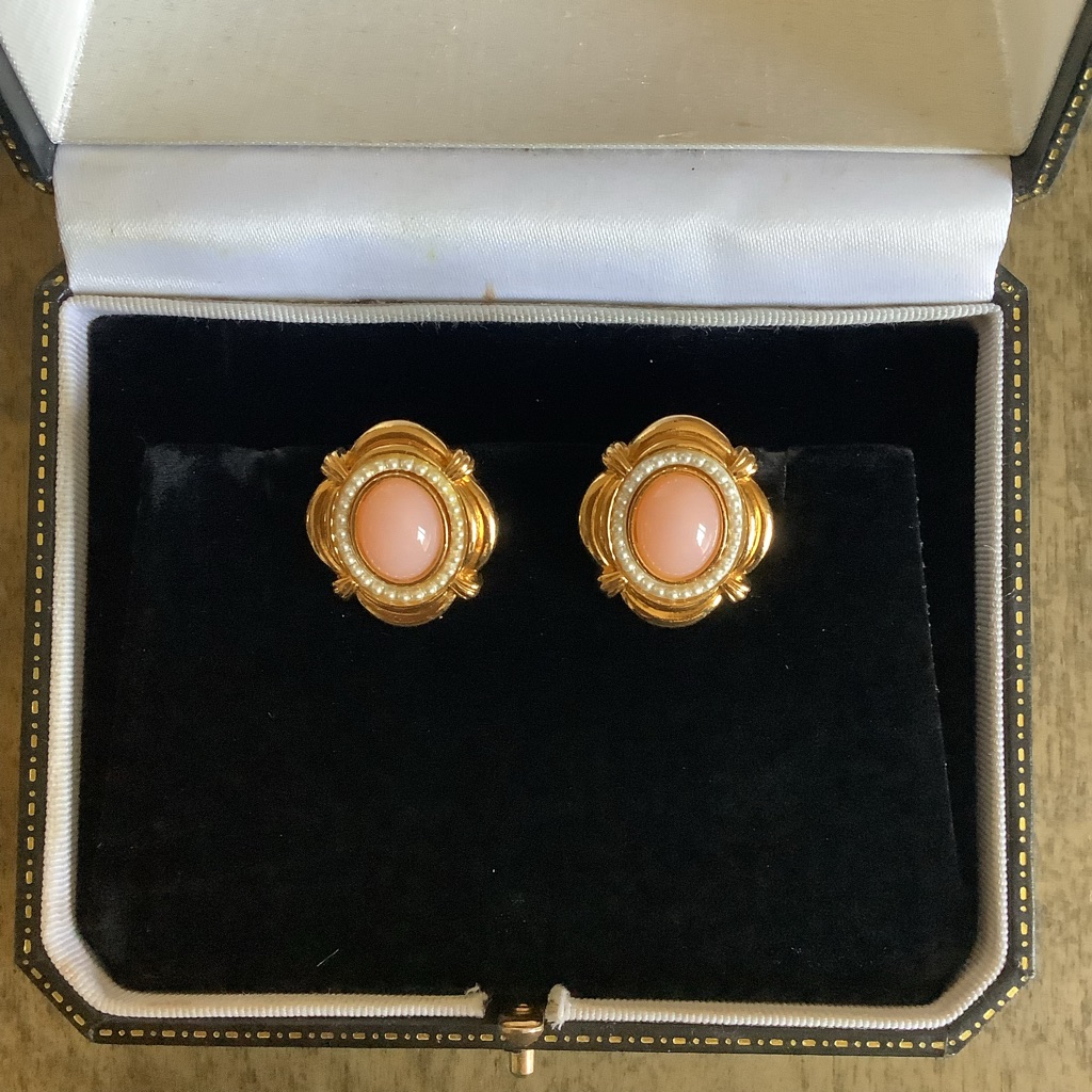 Avon Clip On Earrings 20$